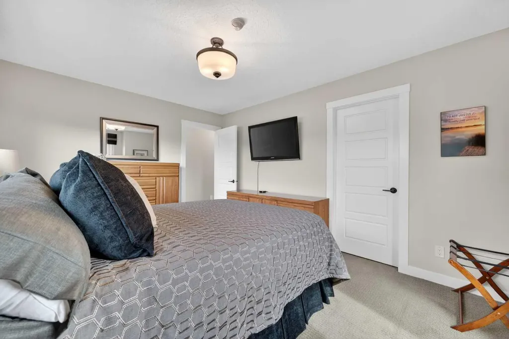 38 Whispering Springs Way Heritage Pointe AB T1S 4K4