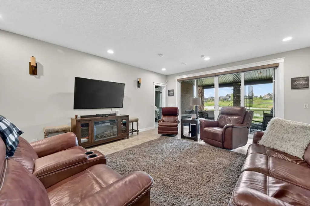 38 Whispering Springs Way Heritage Pointe AB T1S 4K4