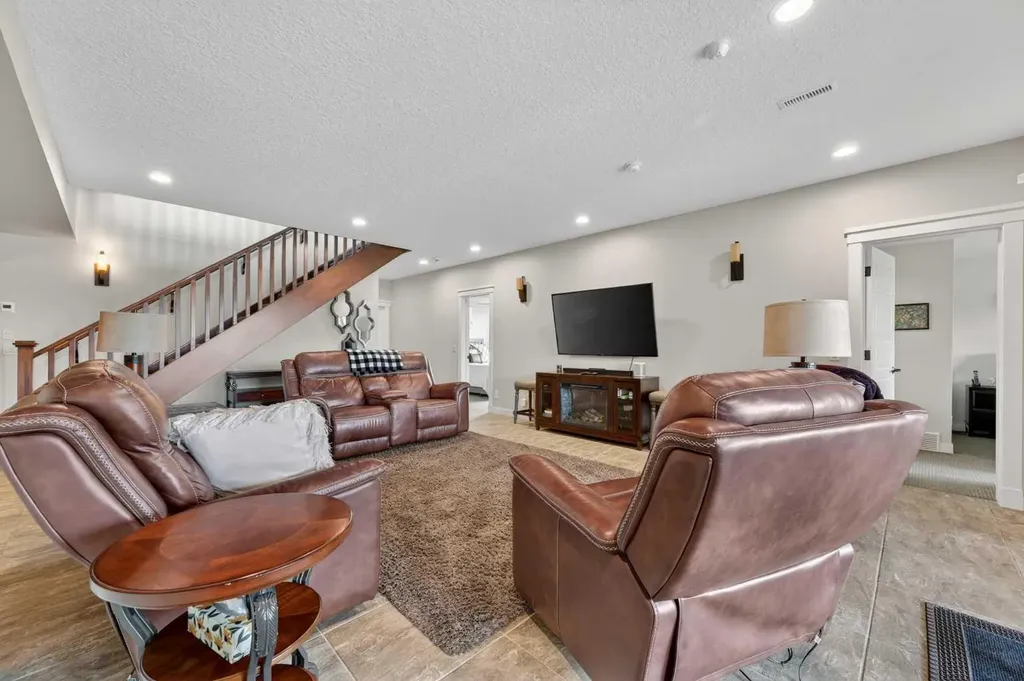 38 Whispering Springs Way Heritage Pointe AB T1S 4K4