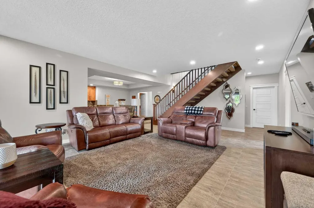 38 Whispering Springs Way Heritage Pointe AB T1S 4K4