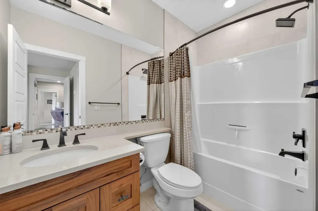 38 Whispering Springs Way Heritage Pointe AB T1S 4K4