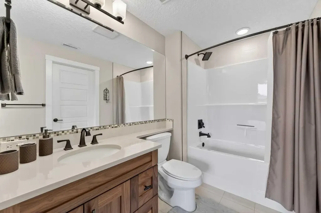 38 Whispering Springs Way Heritage Pointe AB T1S 4K4