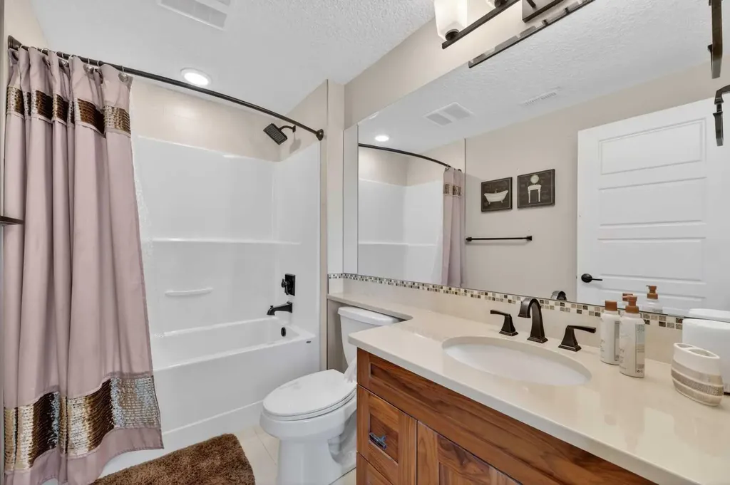 38 Whispering Springs Way Heritage Pointe AB T1S 4K4