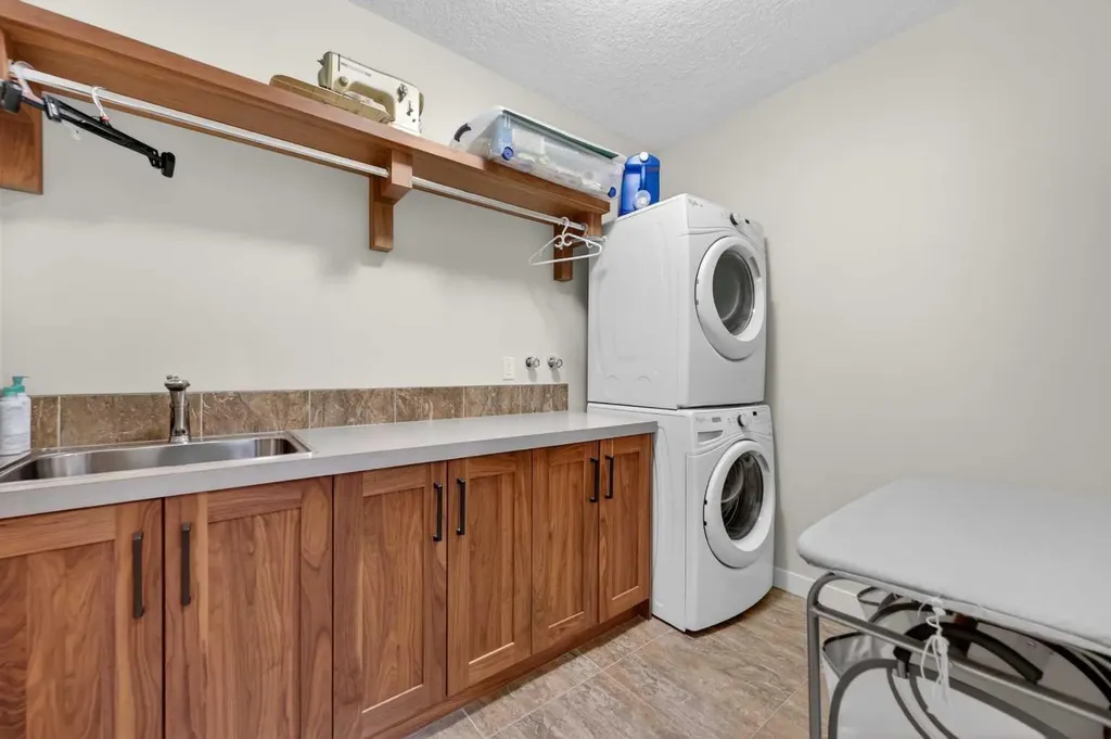 38 Whispering Springs Way Heritage Pointe AB T1S 4K4