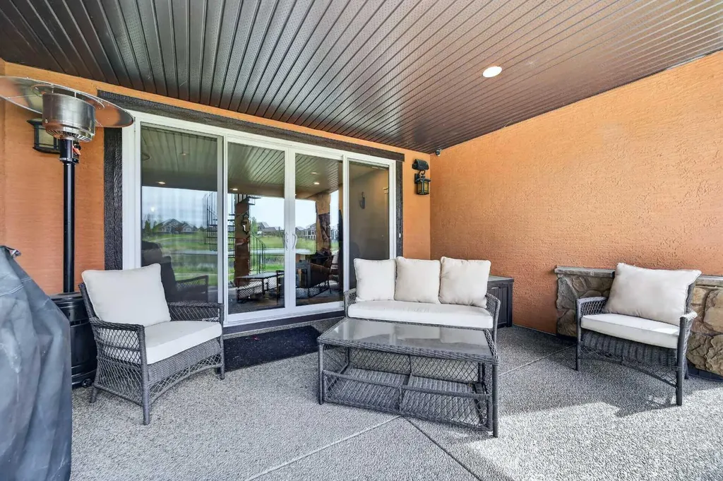 38 Whispering Springs Way Heritage Pointe AB T1S 4K4