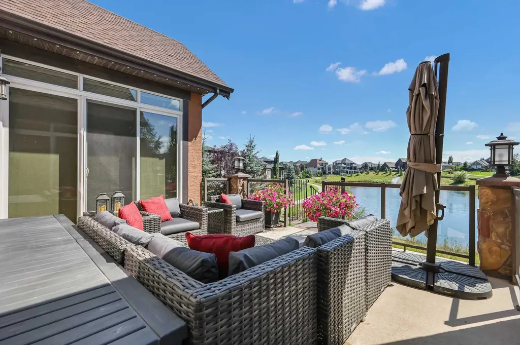 38 Whispering Springs Way Heritage Pointe AB T1S 4K4