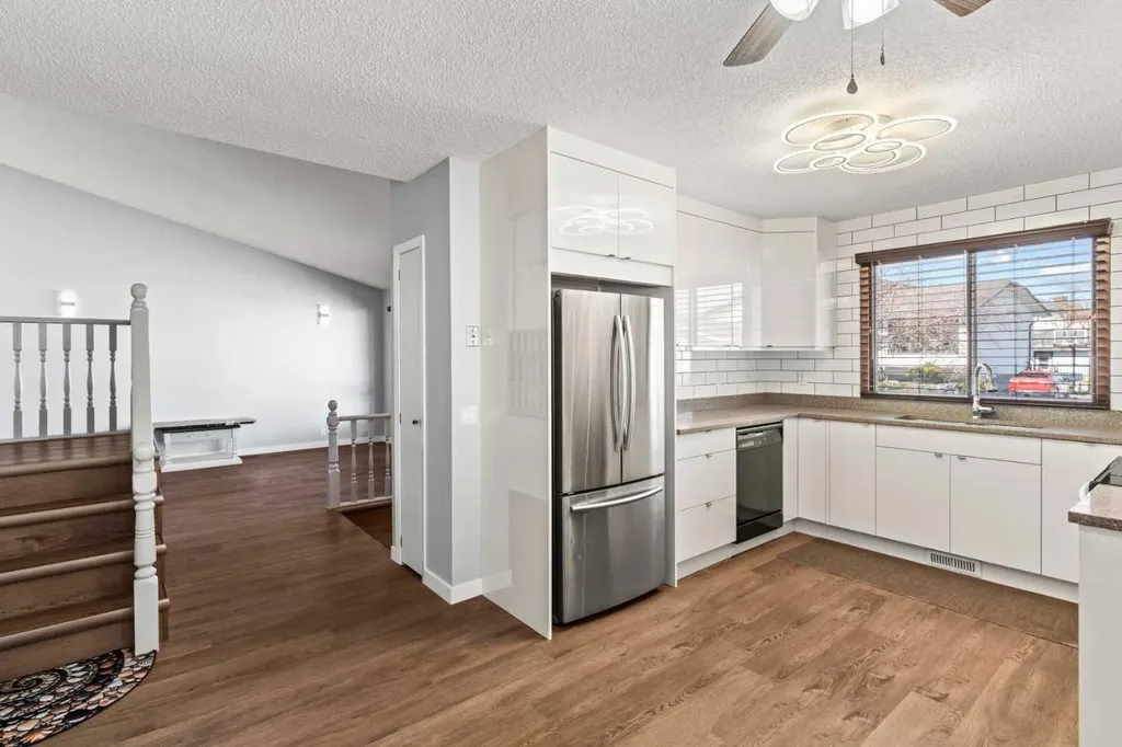 5811 Templehill Road NE Calgary AB T1Y 4C1