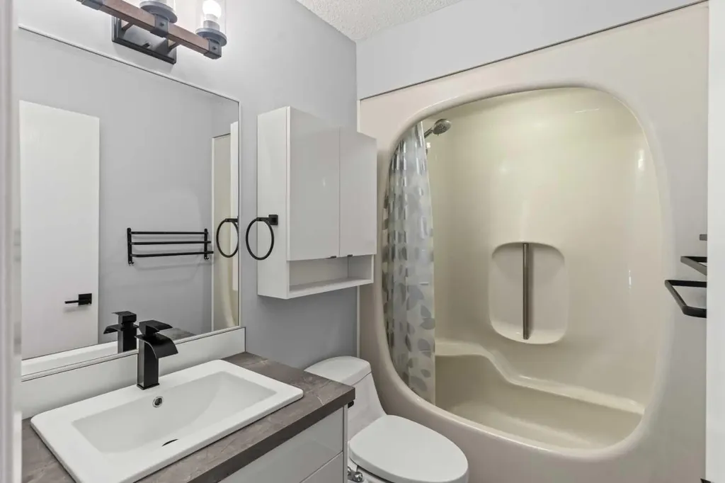 5811 Templehill Road NE Calgary AB T1Y 4C1