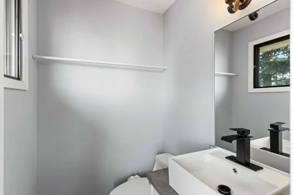 5811 Templehill Road NE Calgary AB T1Y 4C1