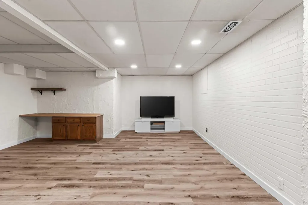 5811 Templehill Road NE Calgary AB T1Y 4C1