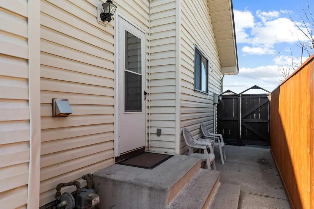 5811 Templehill Road NE Calgary AB T1Y 4C1
