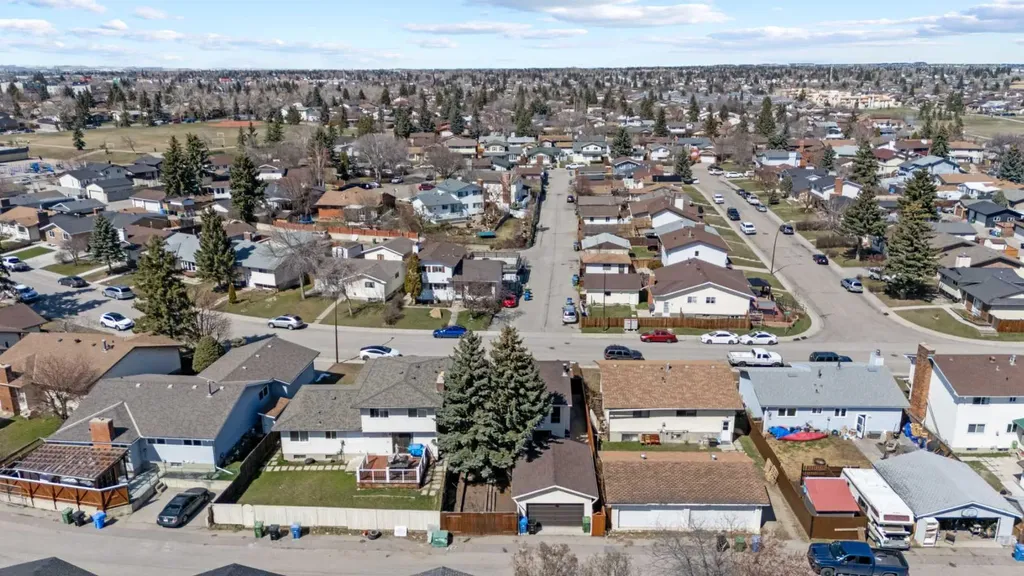 5811 Templehill Road NE Calgary AB T1Y 4C1
