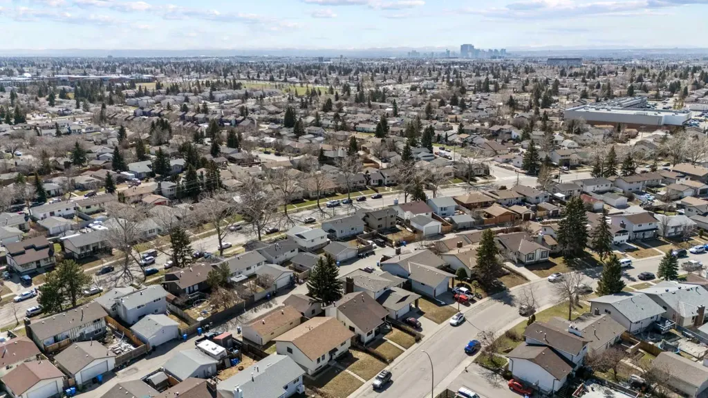5811 Templehill Road NE Calgary AB T1Y 4C1