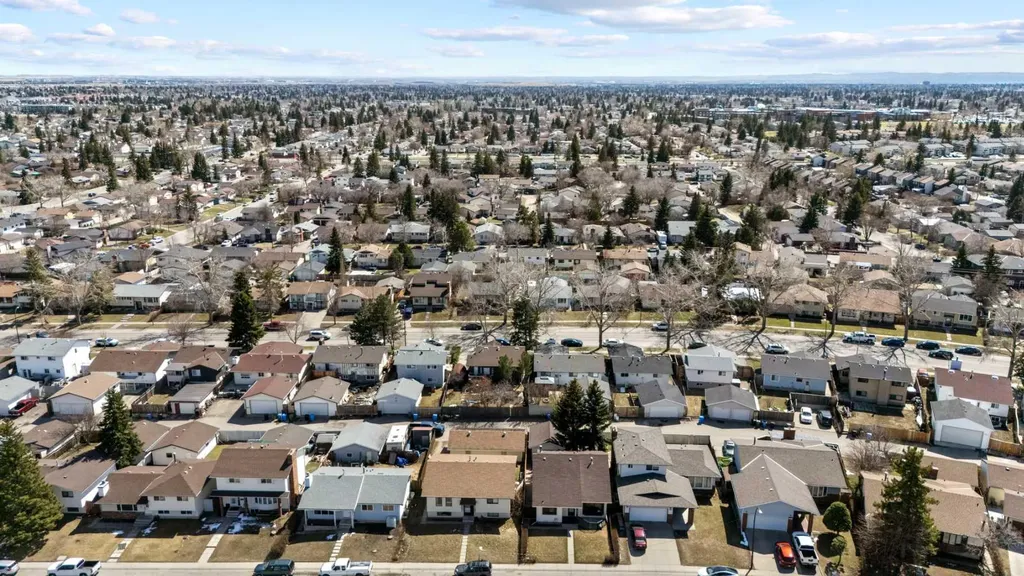 5811 Templehill Road NE Calgary AB T1Y 4C1