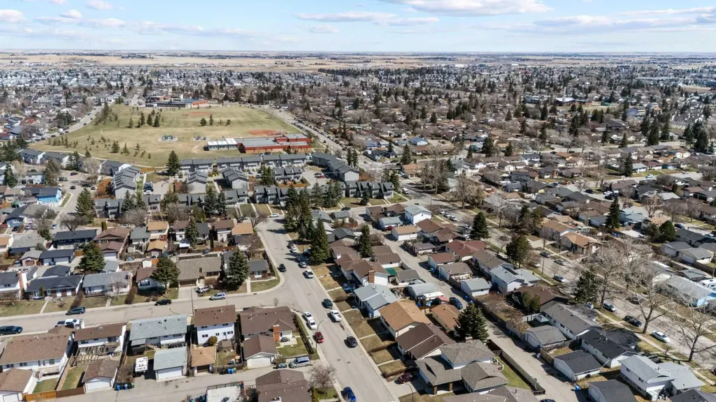5811 Templehill Road NE Calgary AB T1Y 4C1