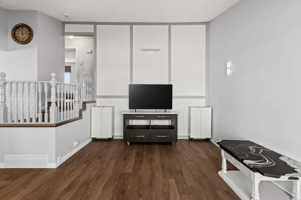 5811 Templehill Road NE Calgary AB T1Y 4C1
