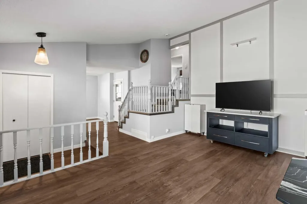 5811 Templehill Road NE Calgary AB T1Y 4C1