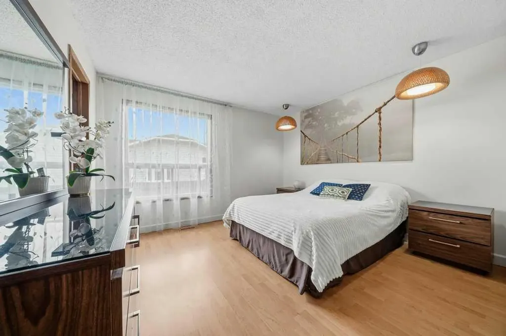 112 Cedargrove Way SW Calgary AB T2W 4V2