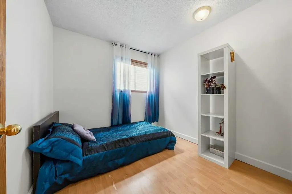 112 Cedargrove Way SW Calgary AB T2W 4V2