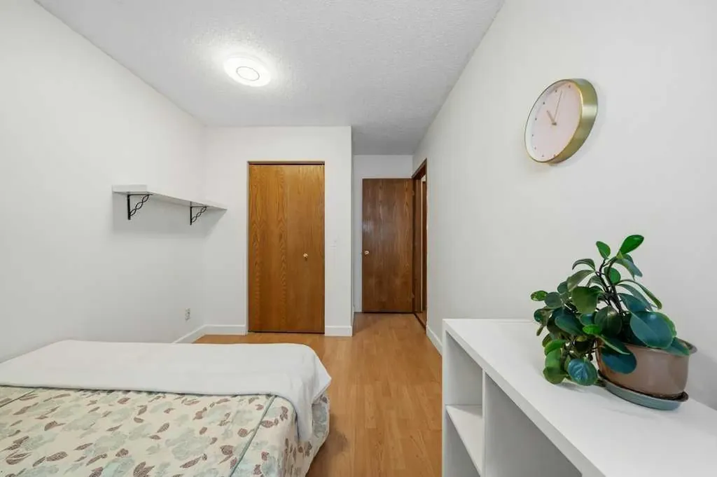 112 Cedargrove Way SW Calgary AB T2W 4V2