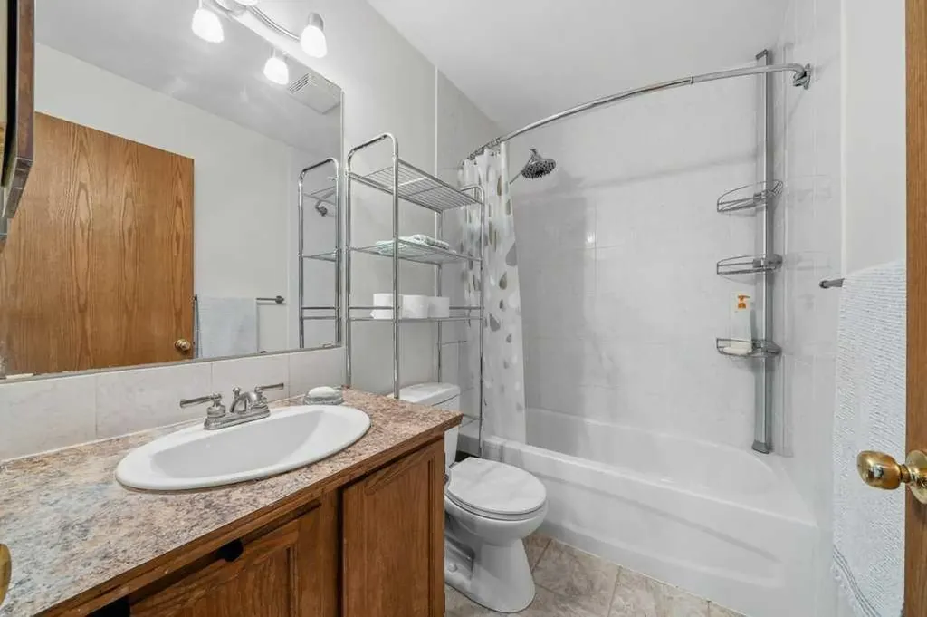 112 Cedargrove Way SW Calgary AB T2W 4V2