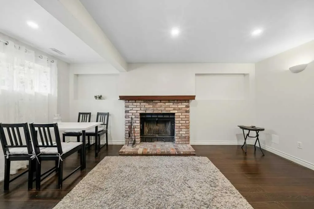 112 Cedargrove Way SW Calgary AB T2W 4V2