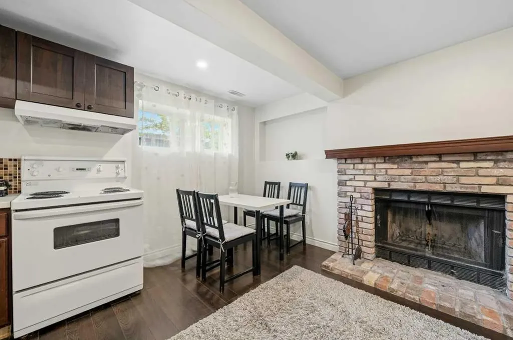 112 Cedargrove Way SW Calgary AB T2W 4V2