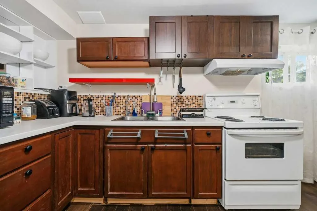 112 Cedargrove Way SW Calgary AB T2W 4V2