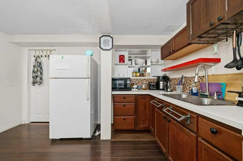 112 Cedargrove Way SW Calgary AB T2W 4V2
