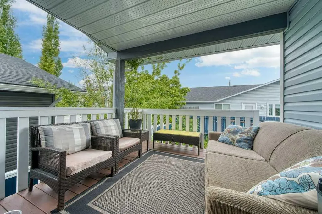 112 Cedargrove Way SW Calgary AB T2W 4V2
