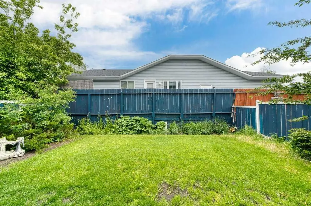112 Cedargrove Way SW Calgary AB T2W 4V2
