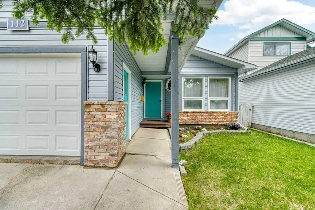 112 Cedargrove Way SW Calgary AB T2W 4V2