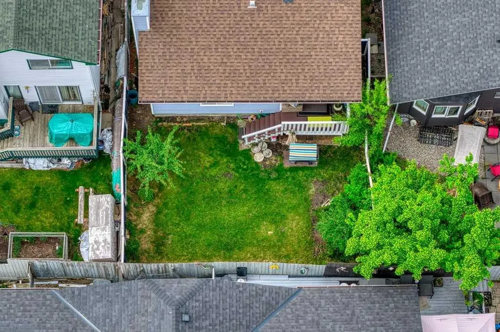 112 Cedargrove Way SW Calgary AB T2W 4V2
