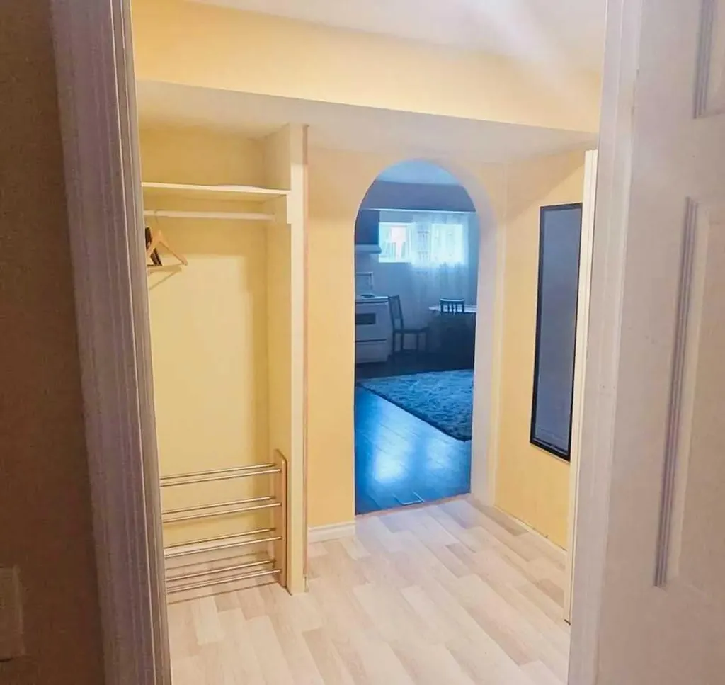 112 Cedargrove Way SW Calgary AB T2W 4V2