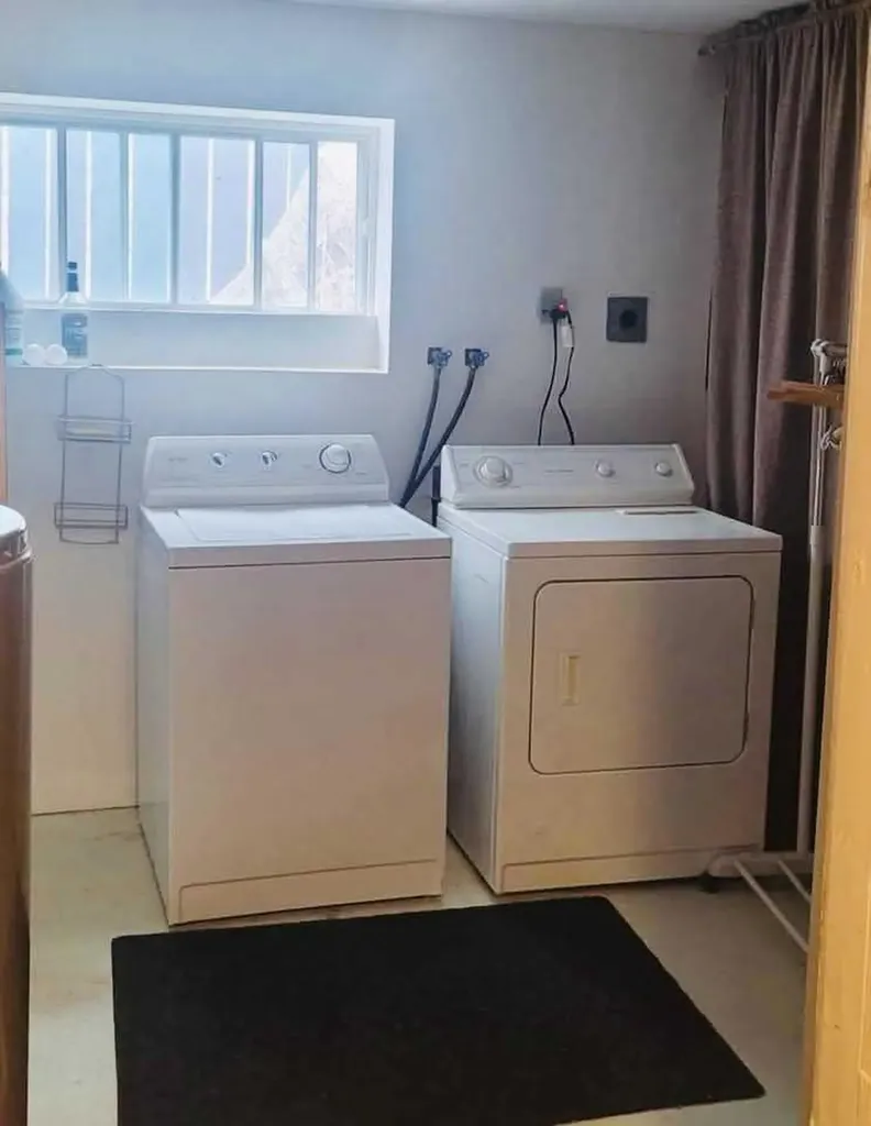 112 Cedargrove Way SW Calgary AB T2W 4V2