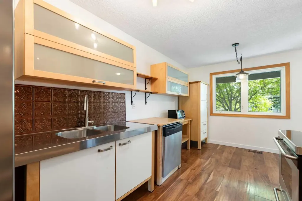 84 Abingdon Crescent NE Calgary AB T2A 6S3
