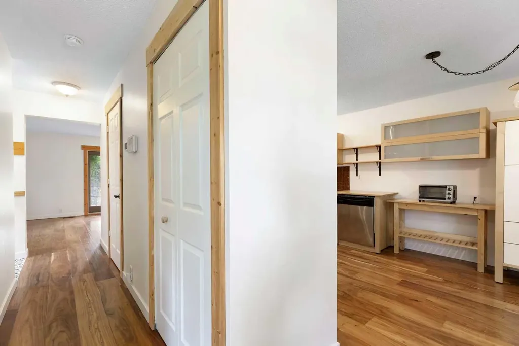84 Abingdon Crescent NE Calgary AB T2A 6S3