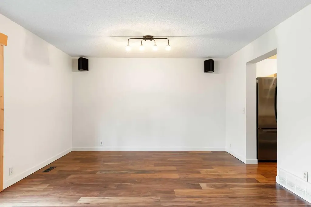 84 Abingdon Crescent NE Calgary AB T2A 6S3