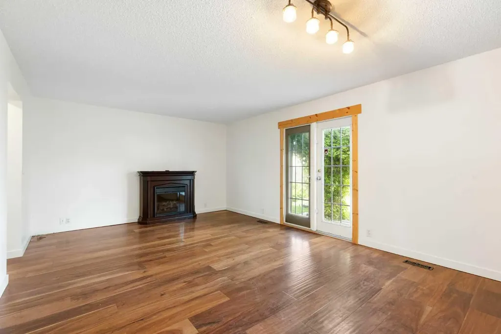 84 Abingdon Crescent NE Calgary AB T2A 6S3