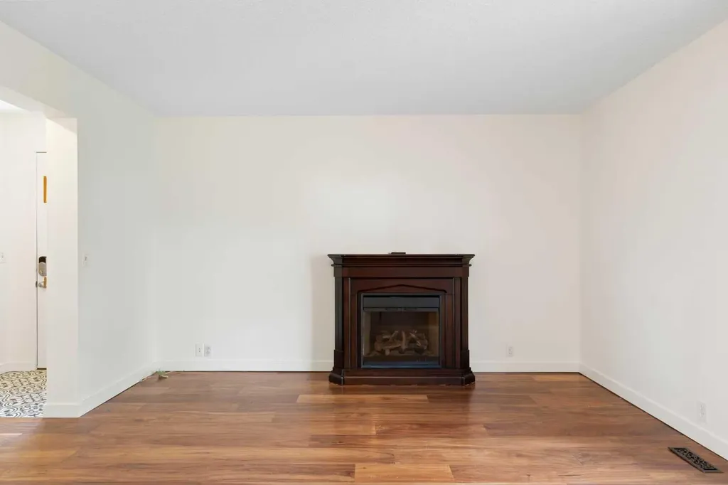 84 Abingdon Crescent NE Calgary AB T2A 6S3