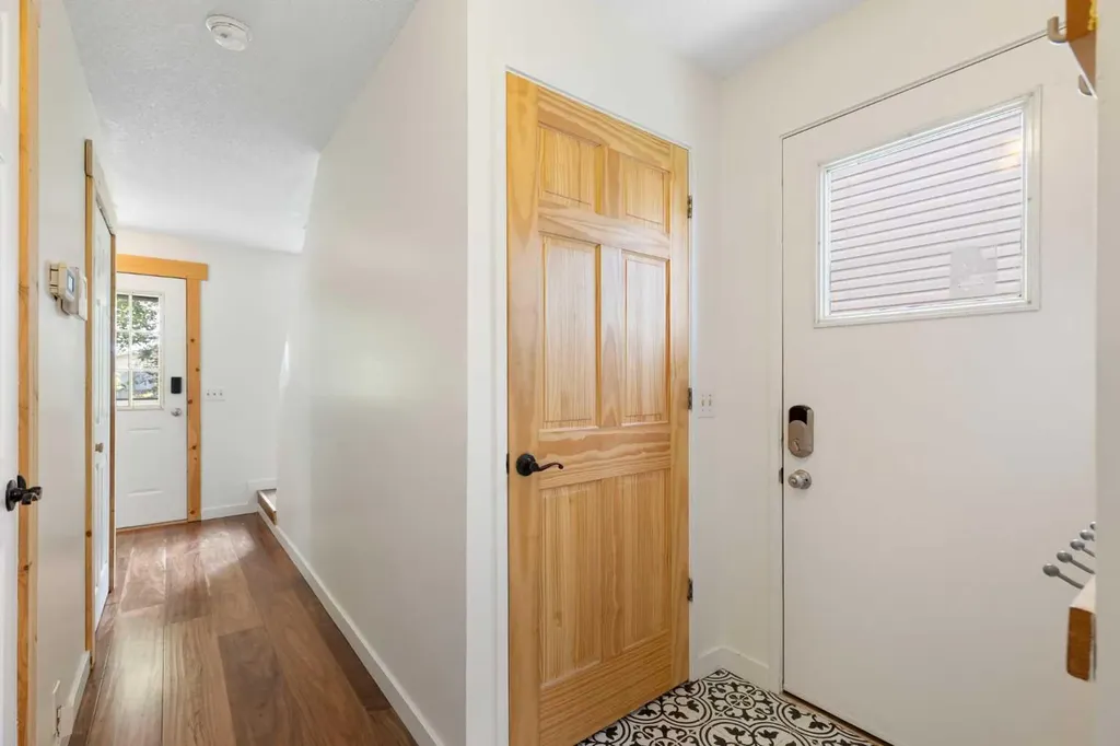84 Abingdon Crescent NE Calgary AB T2A 6S3