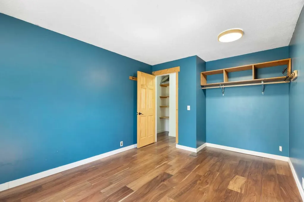 84 Abingdon Crescent NE Calgary AB T2A 6S3