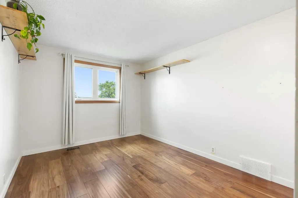 84 Abingdon Crescent NE Calgary AB T2A 6S3