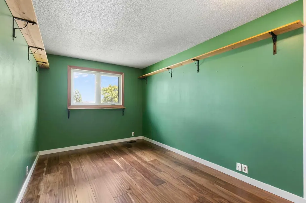 84 Abingdon Crescent NE Calgary AB T2A 6S3