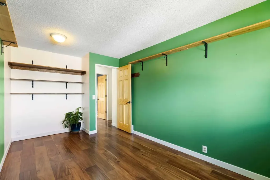 84 Abingdon Crescent NE Calgary AB T2A 6S3