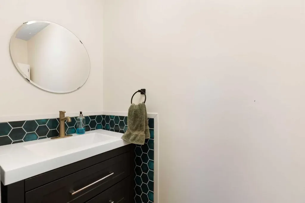 84 Abingdon Crescent NE Calgary AB T2A 6S3
