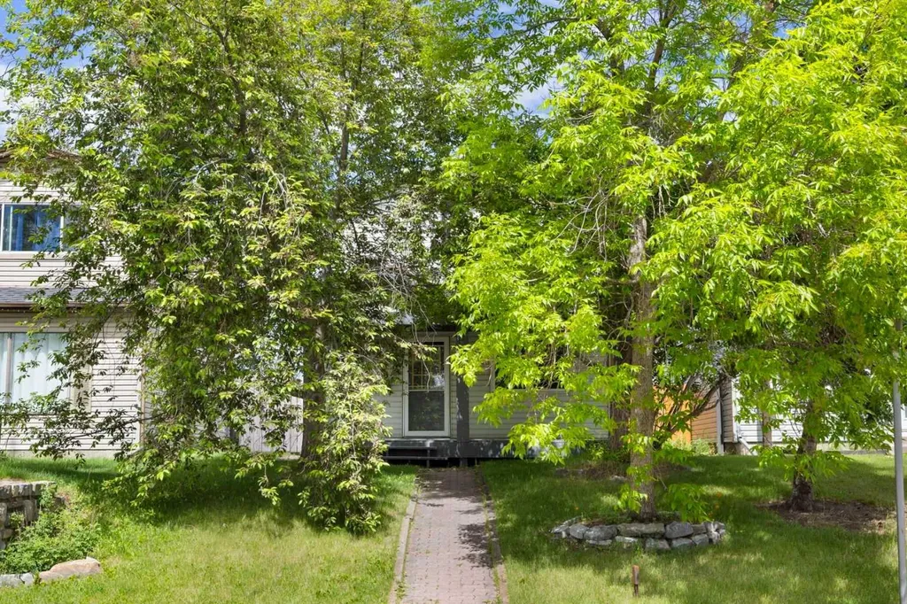 84 Abingdon Crescent NE Calgary AB T2A 6S3