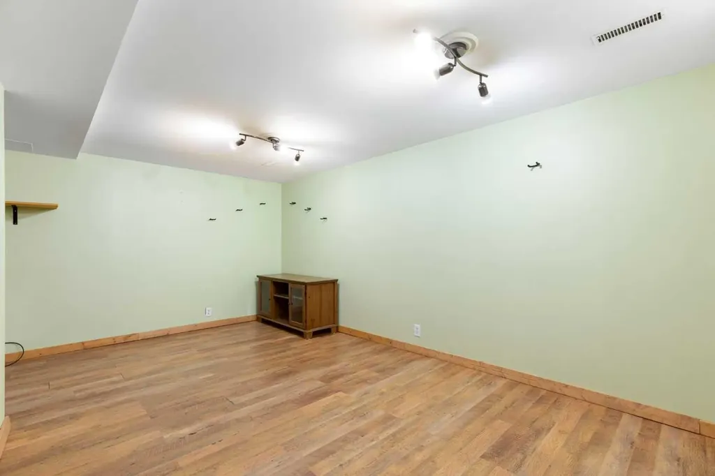 84 Abingdon Crescent NE Calgary AB T2A 6S3