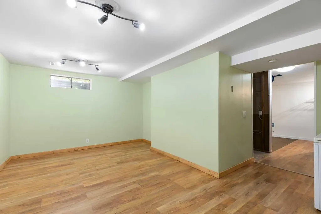84 Abingdon Crescent NE Calgary AB T2A 6S3