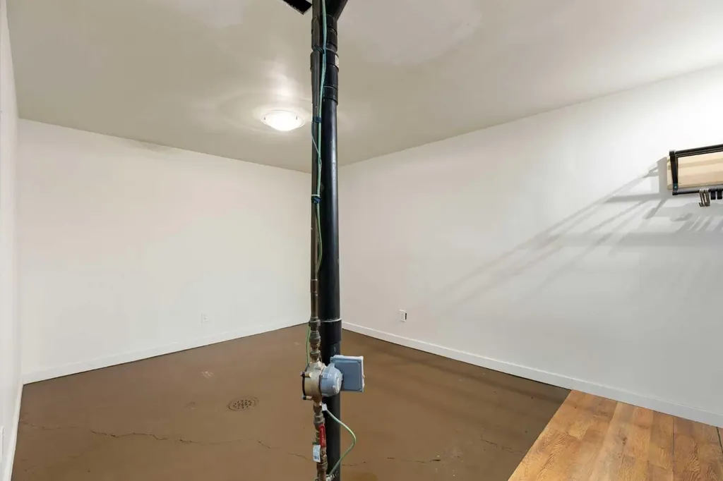 84 Abingdon Crescent NE Calgary AB T2A 6S3